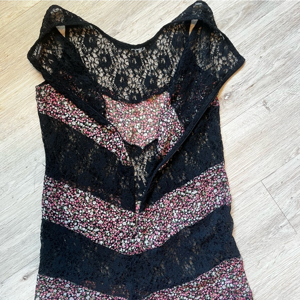 Vintage Y2K Soprano Ditsy Floral and Lace Chevron Mini Dress - Picture 6 of 6
